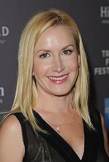 Angela Kinsey